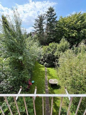 1a Lage… Bremen-Schwachhausen schmuckes MFH / 3 Wohneinheiten + Keller, idyllischer Garten in Südwestlage - Blick in den Garten vom Balkon