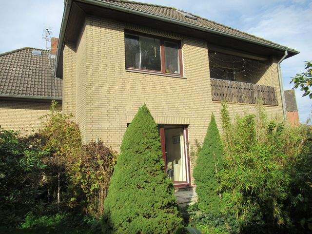 Anleger/Selbstnutzer! Weyhe Dreye solides 2 Fam. Haus inkl. 2 Grundstücke, 28844 Weyhe, Einfamilienhaus