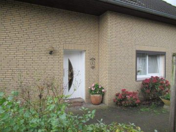 Anleger/Selbstnutzer! Weyhe Dreye solides 2 Fam. Haus inkl. 2 Grundstücke - Eingang Wohnung EG