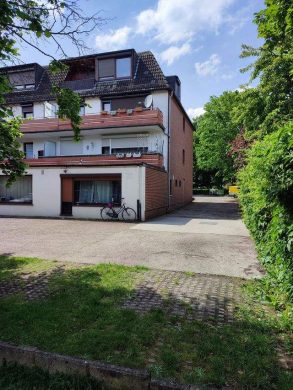Links der Weser- Obervieland modernisierte 4 Zi. Wohnung mit Balkon - Hauansicht Rückseite