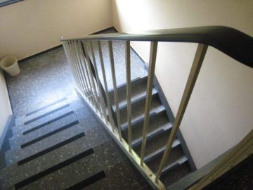 Selbstnutzer / Altersvorsorge Links der Weser- Obervieland 2 Zi. Wohnung mit Balkon - Treppenhaus