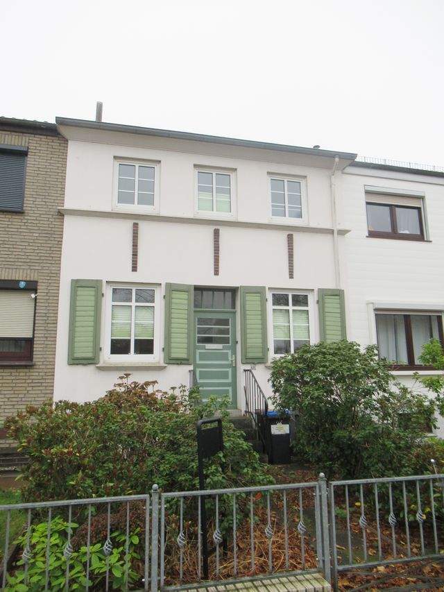 Handwerker ! Links der Weser … Stilvolles charmantes Bremer Reihenmittelhaus, 28277 Bremen, Haus