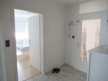 Anleger! 3 Zimmerwohnung im gepflegten Mehrfamilienhaus - Flur
