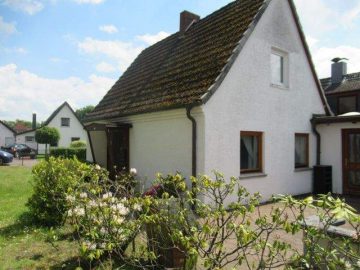 Bremen Osterholz … DHH mit Teilkeller und gr. Garten in ruhiger Lage - Hausansicht
