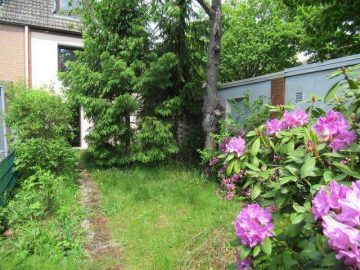 Reihenendhaus mit 2 Garagen, begehrte Wohnlage in Osterholz …renovieren Sie nach IHREN WÜNSCHEN! - Hausansicht vom Garten